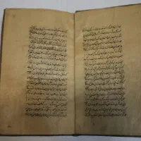 کتاب.