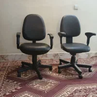 صندلی گردان چرم مشکی کاملاً سالم