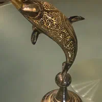 مجسمه  دلفین برنزی ترش داده شده