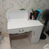 میز تحریر و میز تلوزیون در حد نو