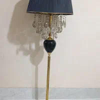 آباژور ایستاده