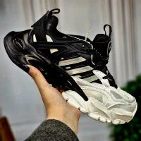 کتونی آدیداس رانینگ سفید مشکی استایل بالنسیاگا خاص