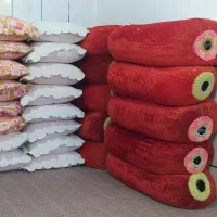 بالش. پشتی تکیه. پشتی زیر سری.