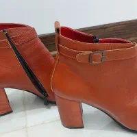 بوت برند A.G.m.اول سرچ کن بدونی که چرم برندهست