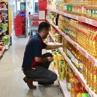 کارگر ساده در فروشگاه موادغذایی گلشهر