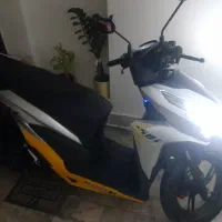 هوندا کلیک 150 مدل 1400 نقره‌ای