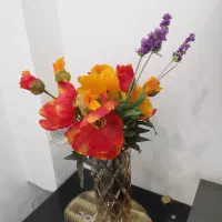 گلدان گل و گل مصنوعی