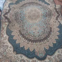 با سلام یه عدد فرش ۶ متری یه تیکه پاینش بریدی د