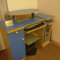 قفسه چوبی و میز کامپیوتر|کتابخانه، شلف، قفسههای دیواری|اهواز, بهارستان|دیوار