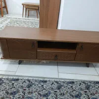 یک عدد میز تلویزیون در حد نو