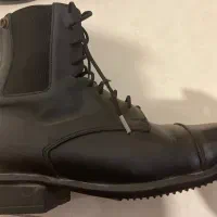 کفش و کلاه اسب سواری