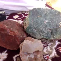 تعدادی سنگ جاسپر و کلسدونی|جواهرات|نظرآباد, رسالت|دیوار