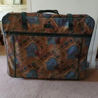 چمدان چرم قدیمی|کیف، کفش، کمربند|شیراز, زند|دیوار