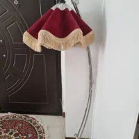 آباژور ایستاده