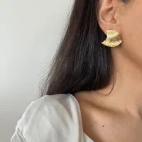 گوشواره طلایی صدف