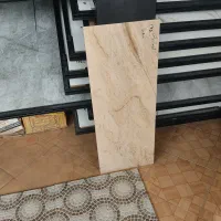 منشی تمام وقت کاشی فروشی
