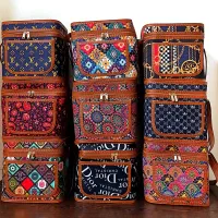 پیک نیکی|کیف، کفش، کمربند|قم, مسجد امام حسن|دیوار