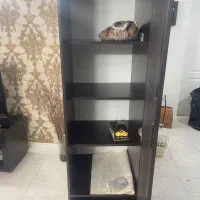 یک کمد وسایل و یک‌کمد لباس با دو کشو کاملا سالم