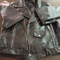 کت چرم زنانه