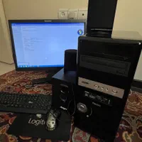 کیس کامپیوتر همراه با مانیتور و لوازم جانبی