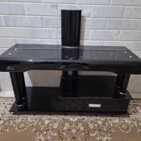 میز تلوزیون شیشه‌ای