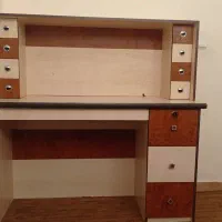 میز تحریر با ۱۲ کشو