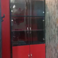 کمد ویترین دار.