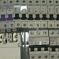 تعدادی مینیاتوری و یک عدد کنتاکتور فروشی