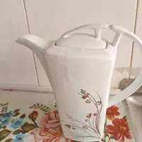 یک عددقوری و12تافنجان چینی