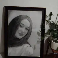 نقاشی چهره با مداد رنگی و زغال در قاب چوبی