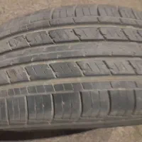 دو عدد لاستیک حدود ۵۰ ال ۶۰ درصد گل