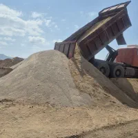 ماسه.شن.خاک.با دهچرخ و تراکتور