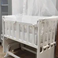 گهواره کنار مادر