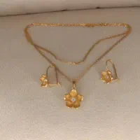 تعدادی قطعه طلای نو وشیک وسکه|جواهرات|مشهد, هفده شهریور|دیوار