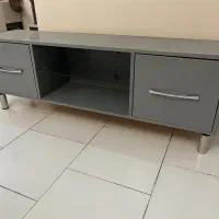 میز تلوزیون طوسی و کاملا سالم