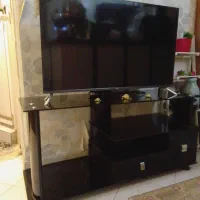 میز تلویزیون شیشه ای دو کشو در حد نو