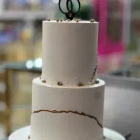 عرضه کیک و شیرینی درجه یک