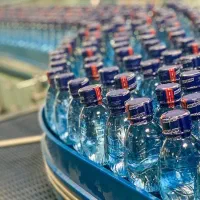 کارخانه بزرگ آب معدنی،کارگرخانم آقا راننده موزع