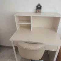 تخت و میز تحریر  و تشک