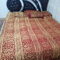 تخت ب همراه تشک و پاتختی