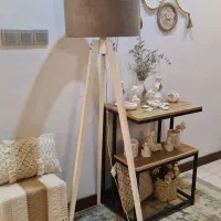 اباژور مینیمال ایستاده سه پایه سفید شید طوسی|چراغ خواب و آباژور|تهران, کوهک|دیوار
