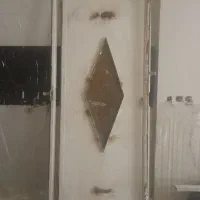 در حیاط چپ باز