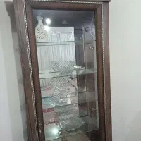 گنجه،تمام شیشه،گوشه شیشه کمی شکسته که چسب کاری شده