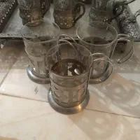 استکان چایی همراه سینی