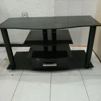 میزتلویزیون ودرخت گیلاس