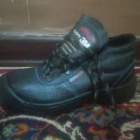 کفش ایمنی جنس خوب  نونوسایز۴۲قیمت ۵۵۰