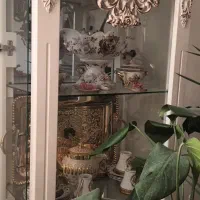 بوفه اندازه متوسط سالم بدون شکستگی وآینه سه تیکه