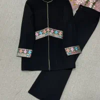 کت و شلوار لاریسا|لباس|کاشان, باغ ماجد|دیوار