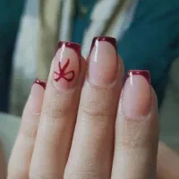 کاشت رایگان  ناخن و مژه