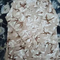 کفش ، کلاه و پیراهن سربازی،شلوار لی ، ژاکت